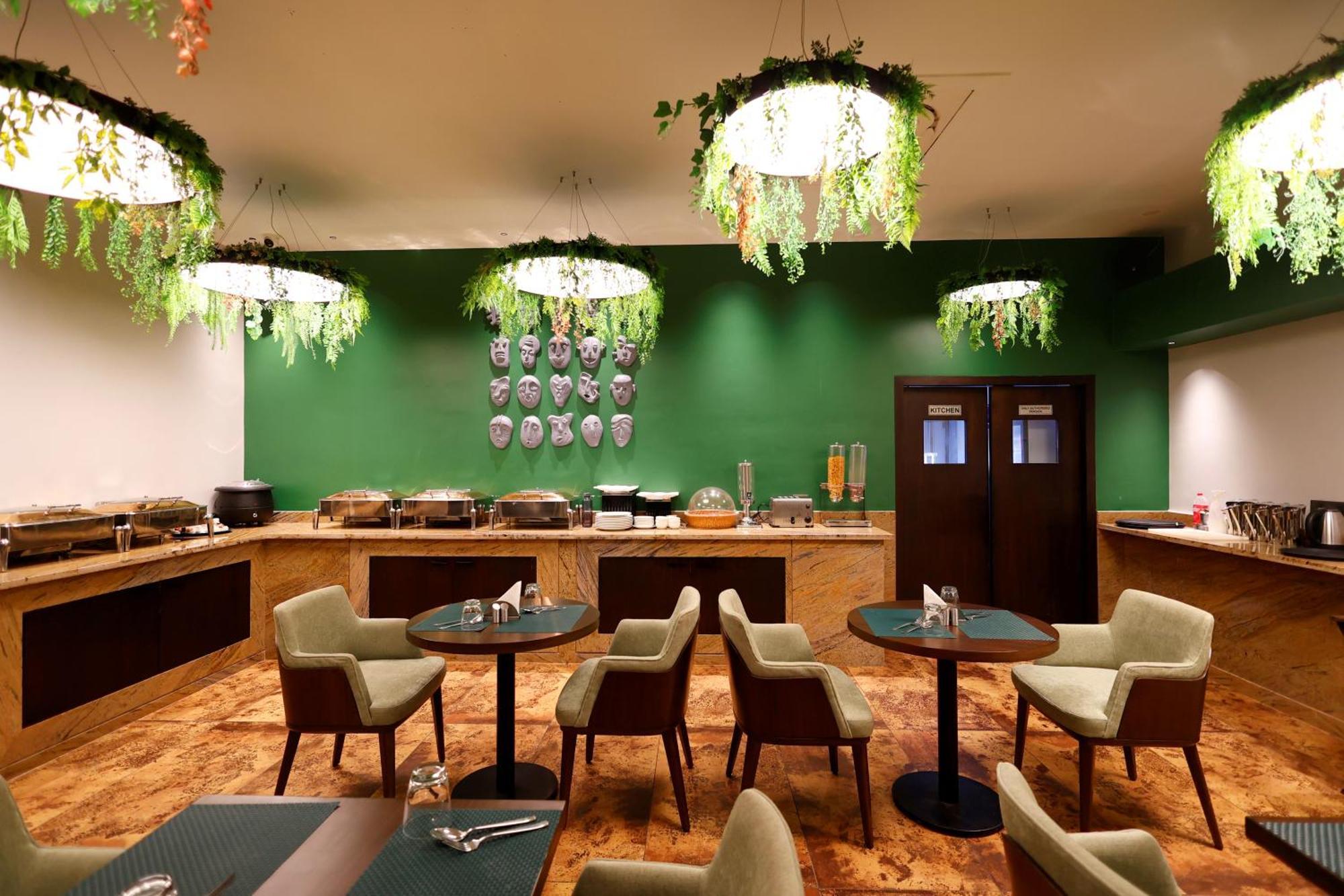 Quality Inn City Centre Варанаси Экстерьер фото