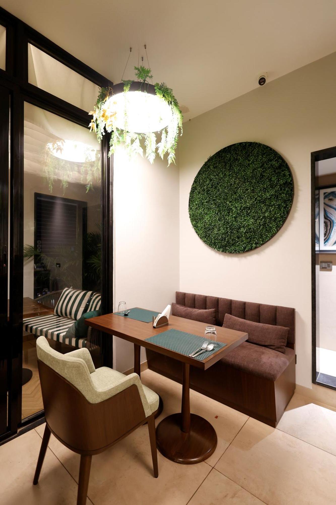 Quality Inn City Centre Варанаси Экстерьер фото